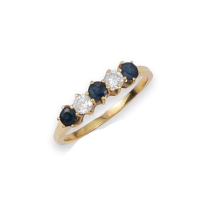 BAGUE À BANDE, EN OR AVEC DES DIAMANTS EN TAILLE B