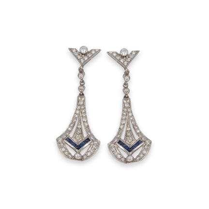 OHRRINGE IM ART-DECO-STIL, PLATIN UND DIAMANTEN
Ei