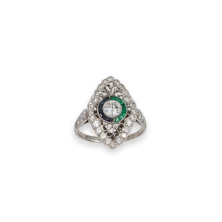 RING, PLATIN MIT DIAMANTEN UND SMARAGDEN
Ring in M
