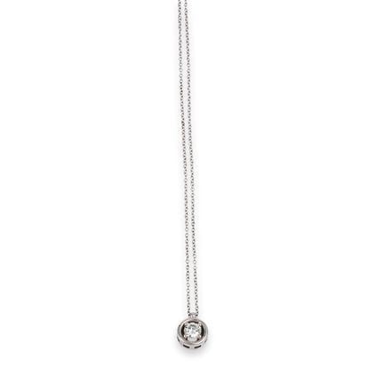 COLLAR DE ORO BLANCO CALADO CON DIAMANTE
Collar de