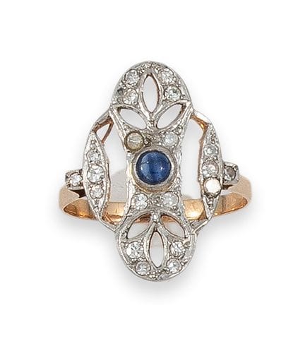 RING, GOLD MIT PLATINVERZIERTEN FASSUNGEN, SAPHIR 