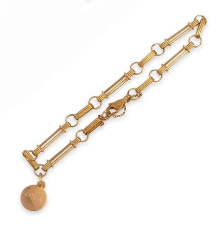 BRACELET, MAILLONS ET MÉDAILLE EN OR
Bracelet en o