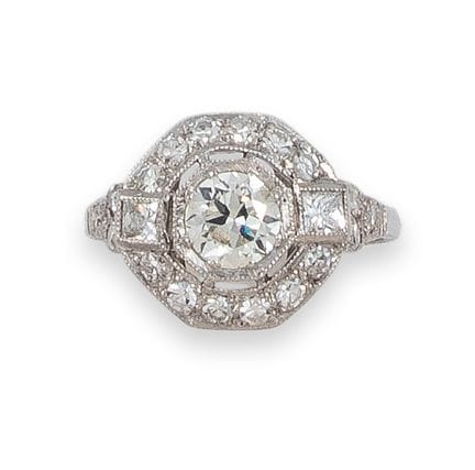 RING, PLATIN MIT DIAMANT
Sechseckiger Ring aus Pla