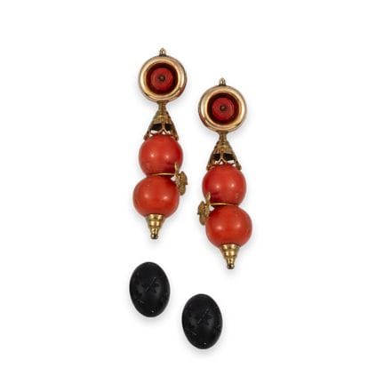 BOUCLES D'OREILLES, MODULABLES, OR, CORAIL ET ONYX