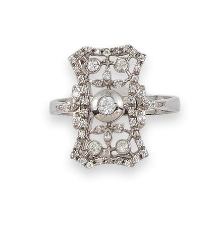RING, MARQUISE-FORM, PLATIN UND DIAMANTEN
Ring in 