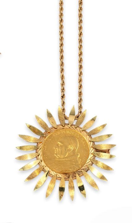 COLLAR Y COLGANTE-ALFILER CON MONEDA DE ORO
Collar