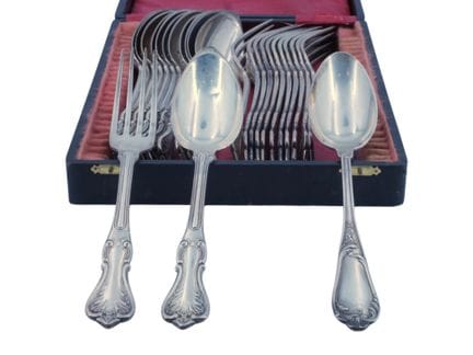 Zwölfteiliges Besteckset aus Silber (950‰) mit Ran