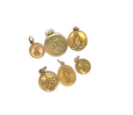 Six gold baptismal medals (750‰)
Total weight: 18.
