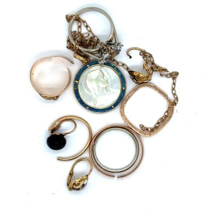 Collection of small gold JEWELRY and SCRAP (750 an