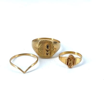 *SET of three gold rings (750 ‰), two of which bea