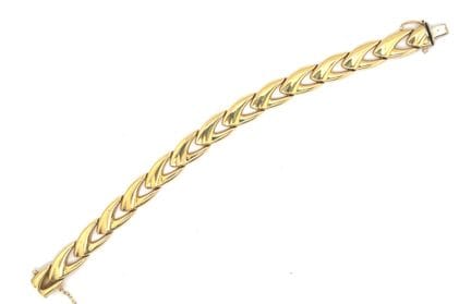 Gold (750‰) bracelet with a flexible chevron link 
