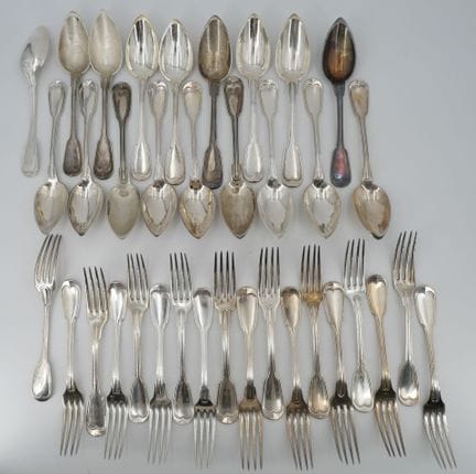 SIEBZEHN BESTECKTÜCKE und EINE GABEL aus Silber (9