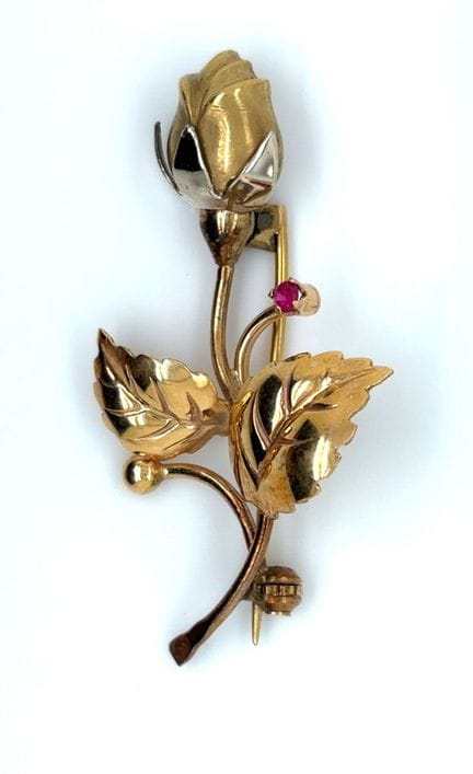 Gold brooch (750‰) in the shape of a rosebud, set 