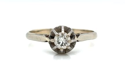 White gold ring set with a small brilliant-cut dia