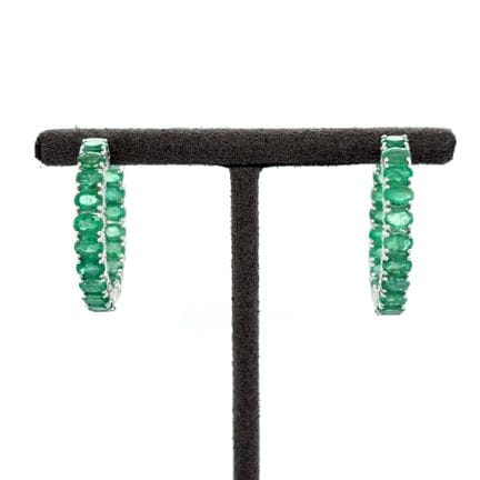 Pair of white gold (750‰) hoop earrings, pavé-set 