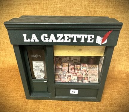 Vitrine Miniature Kiosque « La Gazette » en bois p