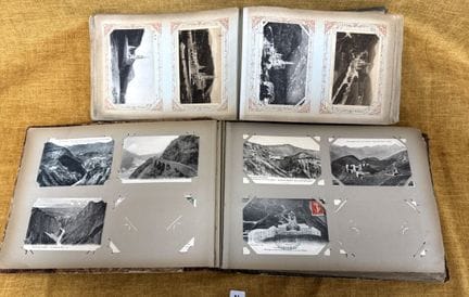 2 unvollständige Alben mit alten Postkarten: Anfan