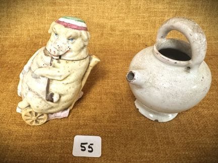 Piccolo portasenne a forma di maialino seduto su u
