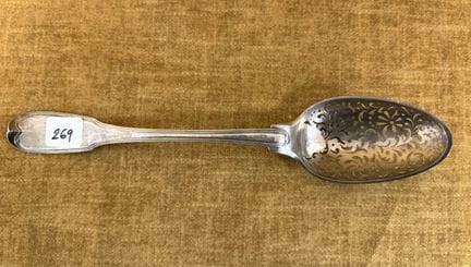 Rare cuillère à olives en Argent repercée époque d