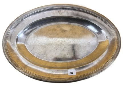 Plat en Argent massif de forme ovale orné d’un bla