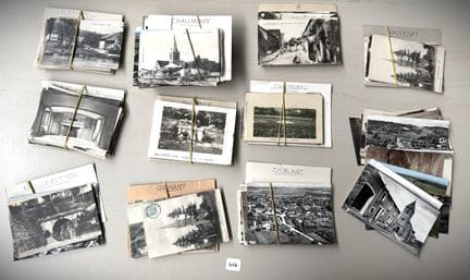 Set mit alten und modernen Postkarten aus Chalindr