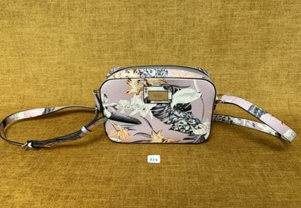 GUESS 品牌手袋