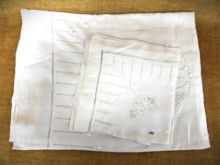 床单套装 + 2个带缎纹装饰的枕套
