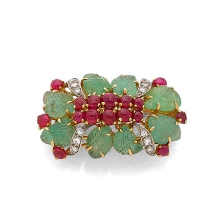 CLIP „FLORAL“

Gravierte Smaragde, Rubin-Cabochons
