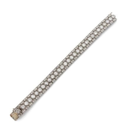 ARMBAND „RUBAN“

Diamanten im Antikschliff
Platin 