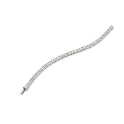 ARMBAND „LIGNE“

Runde Diamanten im Halbschliff
18
