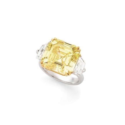 RING „GELBER DIAMANT“

Quadratischer gelber Diaman