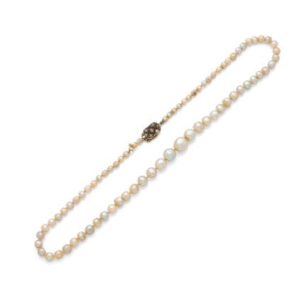 HALSKETTE „FEINE PERLEN“

Kette aus 75 feinen Perl