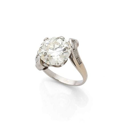 RING „DIAMANT“

Runder Diamant im Altschliff und B