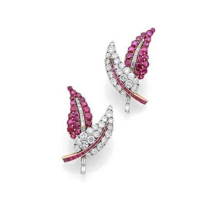 PAAR OHRCLIPS „BLATT“

Rubine und runde Diamanten 