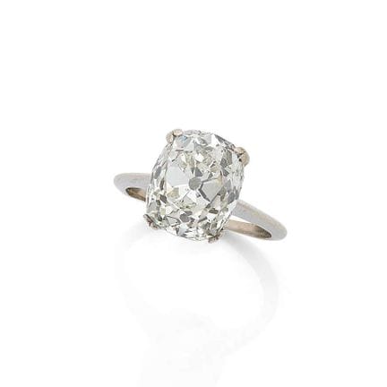 RING „DIAMANT“

Rechteckiger Diamant im Kissen-Sch
