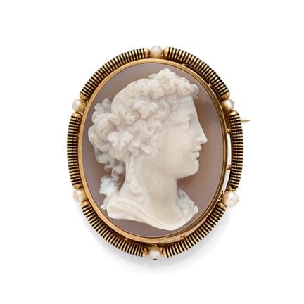 BROCHE-ANHÄNGER „KAMEE“

Kamee auf Achat, schwarze