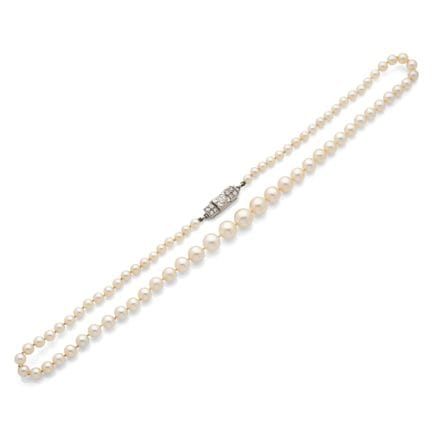 HALSKETTE „FEINE PERLEN“

Kette aus 75 feinen Perl