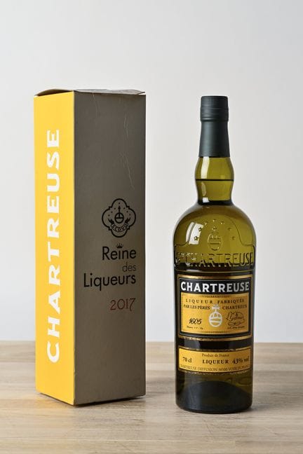1 B CHARTREUSE JAUNE LA REINE DES LIQUEURS 70 cl 4