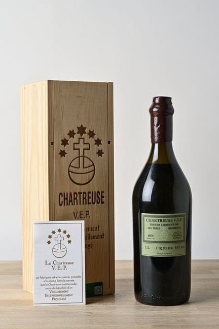 1 B CHARTREUSE VERTE V.E.P. 100 cl 54% (Caisse Boi