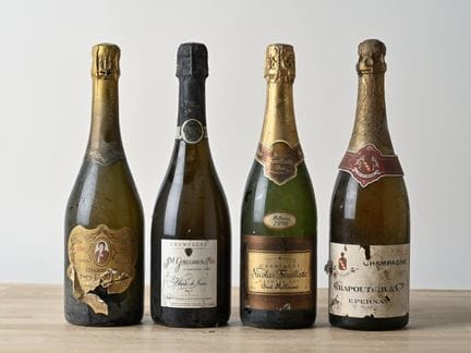 1 botella de CHAMPÁN BRUT (sin etiquetar; tapón da