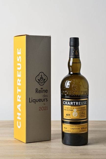 1 B CHARTREUSE JAUNE LA REINE DES LIQUEURS 70 cl 4