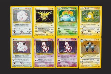 Pokémon: 15 holographic cards

Basic Set, includin
