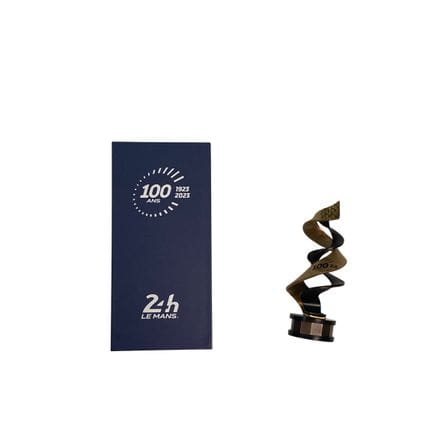勒芒24小时耐力赛百年纪念奖杯。

勒芒24小时耐力赛百年纪念的珍稀奖杯。尺寸：16厘米。