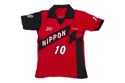 排球：日本

这是日本队1990赛季在巴西举行的世界杯上穿过的10号球衣。该球衣是在1990年10月