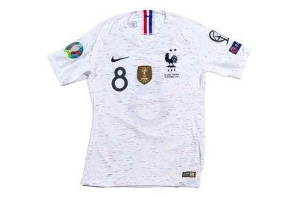 足球 - 托马斯·勒马尔

法国国家队8号球衣，为2019年10月11日冰岛对阵法国的比赛准备。耐克