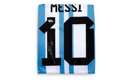 足球 Lionel MESSI

由球员签名的阿根廷 10 号球衣复制品，附有鉴定证书 Fanati