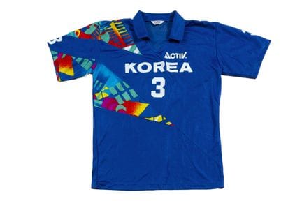排球：B.S KIM

1989赛季韩国队3号球衣。Activ品牌。产自韩国。可应要求提供真品证书（