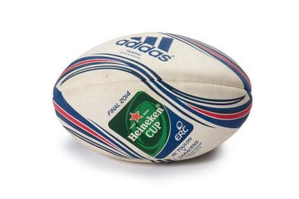 橄榄球签名球

RC Toulon 与 Saracens 之间的 2014 HCUP 决赛用球（To