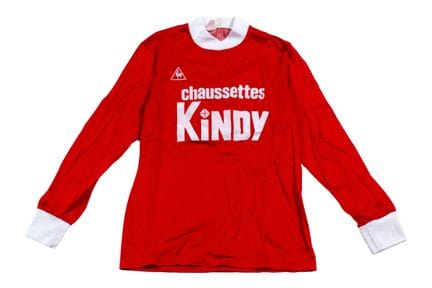 法国杯足球赛

一套两件 80 年代 "Kindy Socks "法国杯球衣。可能是兰斯队的。