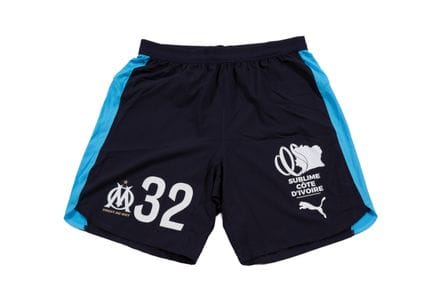 足球：法昆多·梅迪纳

马赛奥林匹克队2025/2026赛季32号球裤。Puma品牌。尺码L。产地：